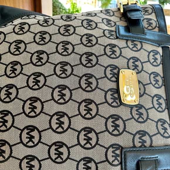 Michael Kors Black and Tan Monogram Tote Leather Large - Picture 5 of 13